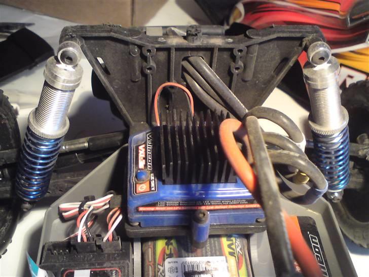 Bil Rustler Vxl - Den ligger helt anderledes (bedre) end stock. billede 12