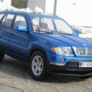 Bil BMW X5 1:8