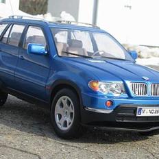 Bil BMW X5 1:8