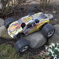 Off-Roader Traxxas REVO