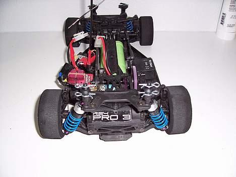 Bil HPI RS4 PRO3 Spec S - MAngler bare højdejusterbar møtrik til støddæmperen... så undervognen er justerbar... billede 5