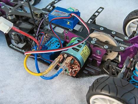 Bil Schumacher Mi2 (SOLGT) - Med 19 turns motor og LRP IPC Super Sport digital fartregulator billede 3