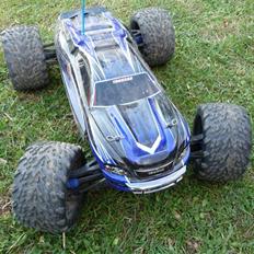 Bil Traxxas - E-Revo 
