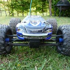 Bil Traxxas - E-Revo 