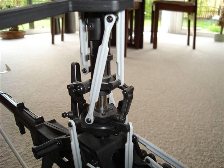 Helikopter Kyosho Caliber 3 billede 6