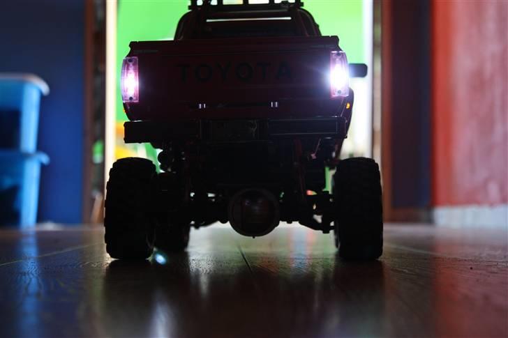 Off-Roader Tamiya Hilux HL - bak lys tænder automatisk når jeg bakker billede 12