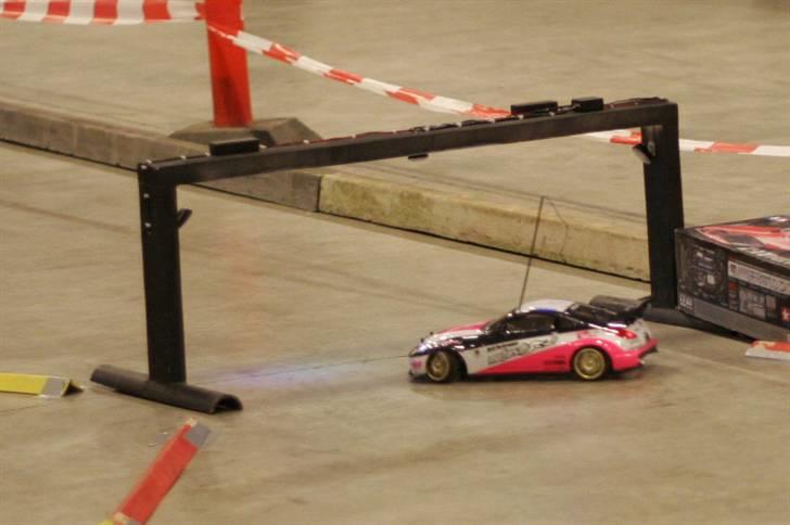 Bil Tamiya TT-01E Fairlady Z - På RCDSD banen i Fredericia... Håndtegn til drengene for at lave en fed og udfordrende bane! billede 4
