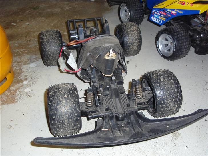 Bil nikko (SOLGT) - så kan i se den uden karossen billede 2