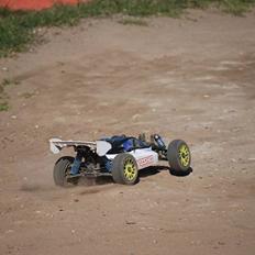 Buggy Kyosho MP9