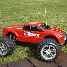 Bil Traxxas E-maxx
