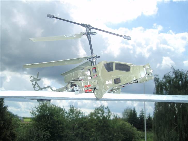 Helikopter AH-64 billede 3