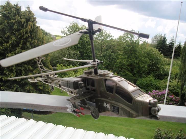 Helikopter AH-64 billede 4