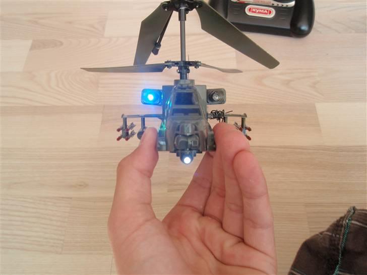 Helikopter AH-64 billede 13