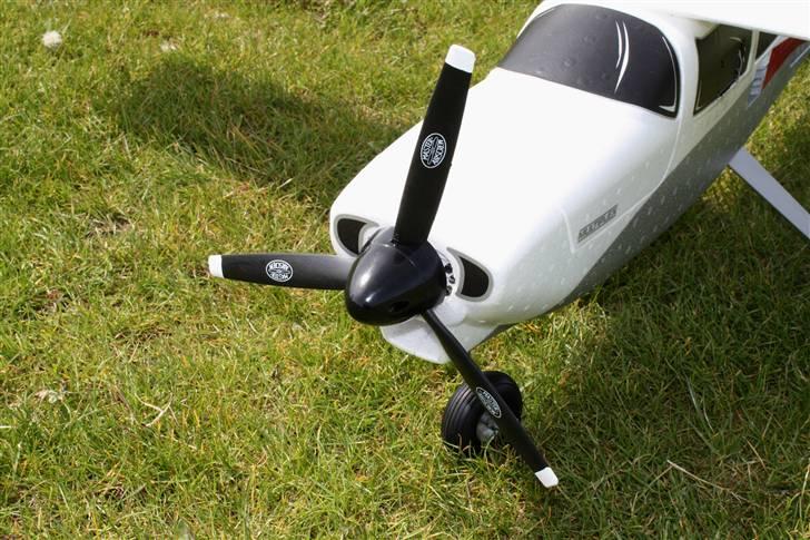 Fly Multiplex Mentor - Den er en del federe med en 3-bladet propel. billede 3