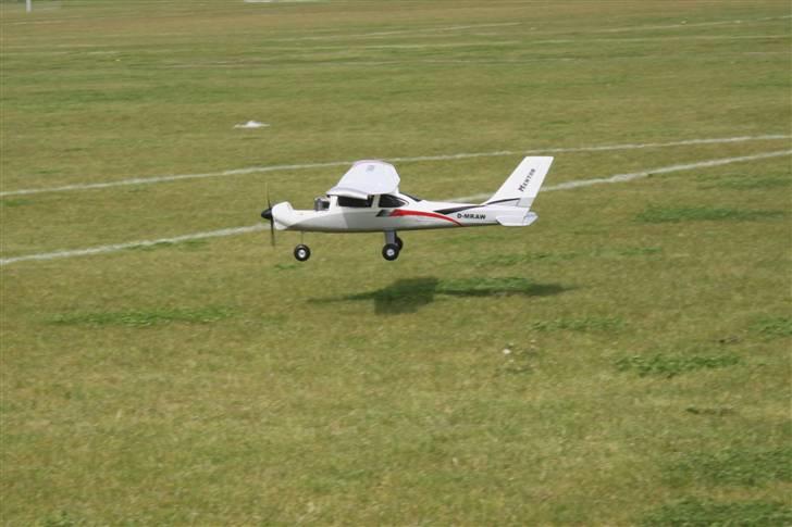 Fly Multiplex Mentor - Så er det tid til landing, efter en foto-tur. billede 16