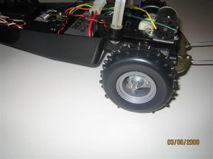Buggy Tamiya HolidayBuggy-58023 - Da det er svært at finde org. dæk. Fandt jeg nogle parma dæk! billede 6