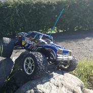 Bil traxxas revo 3.3
