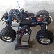 Bil traxxas revo 3.3