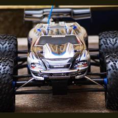 Bil  Traxxas E-revo Brushless