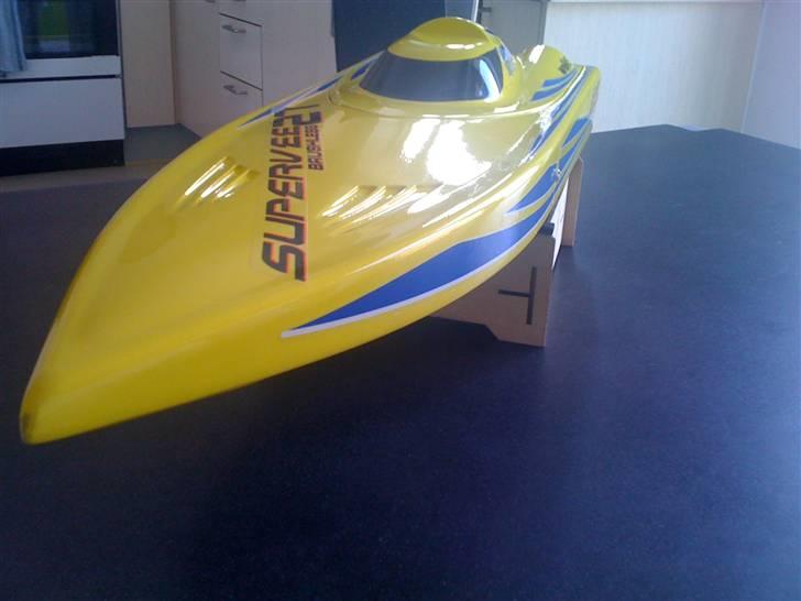 Båd Super vee 27 Brushless - Båden set forfra billede 4