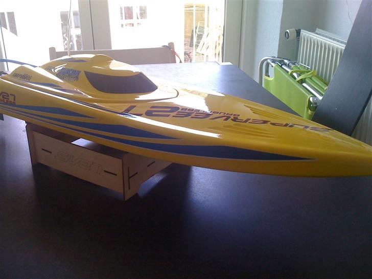 Båd Super vee 27 Brushless - Båden set forfra. billede 8