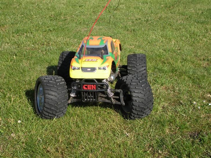 Off-Roader Cen Genesis 7.7 - Se nu kan den dreje. billede 1