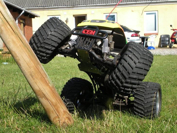 Off-Roader Cen Genesis 7.7 - Der er plads til lidt af hvert under den. billede 5