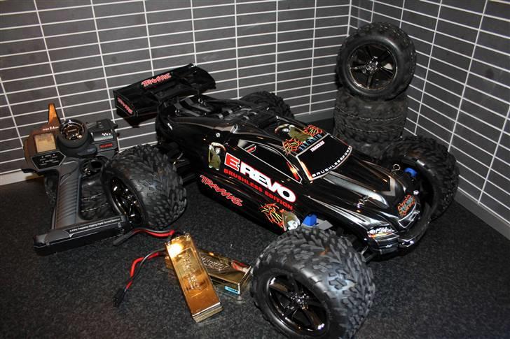 Truck E-REVO BRUSHLESS EDITION billede 2