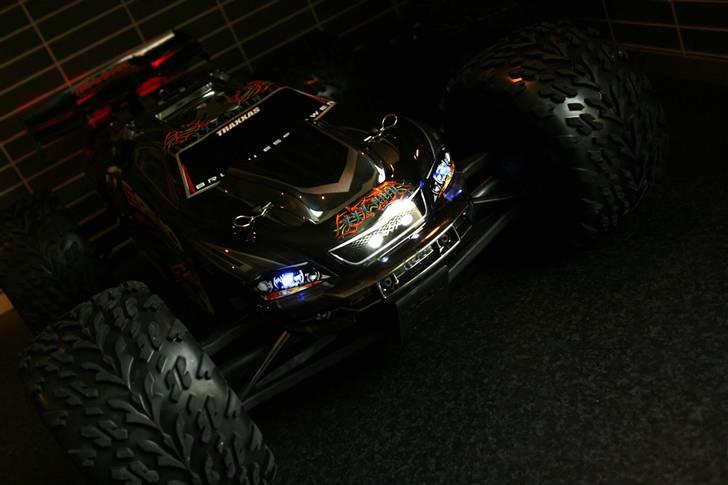 Truck E-REVO BRUSHLESS EDITION billede 8