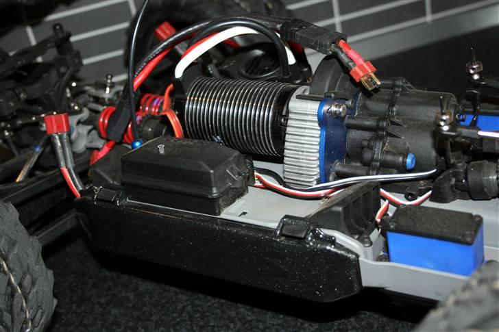 Truck E-REVO BRUSHLESS EDITION billede 12