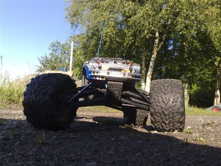 Bil traxxas revo 3.3 billede 1