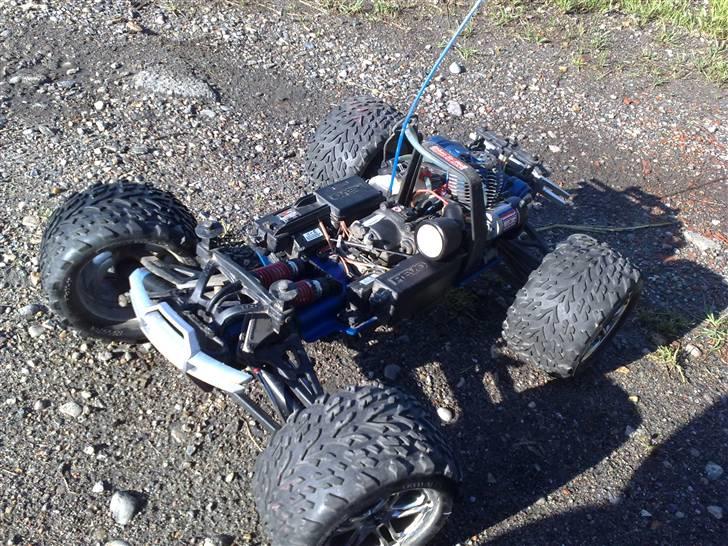 Bil traxxas revo 3.3 billede 7