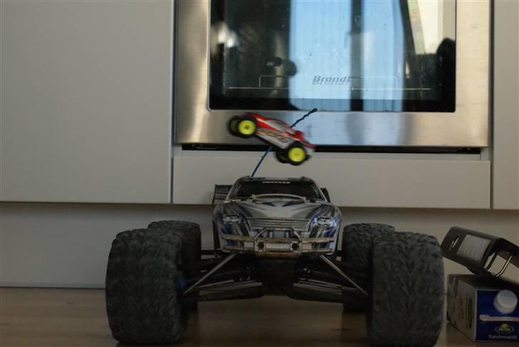 Truck Team Losi Micro T - Ja den flyver sku meget godt, den lille. billede 1