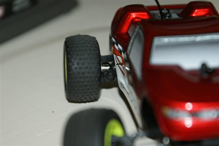 Truck Team Losi Micro T - Jeg har sat dæmperen i det inderste hul for lidt mere frihøjde. billede 13