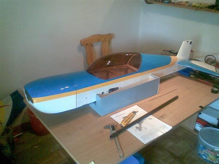 Fly ekstra 330L - foto af den inden jeg gik igang med at bygge den billede 2