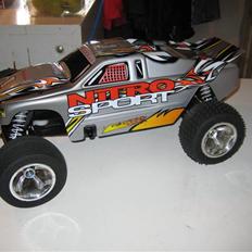 Truck traxxas nitro sport .