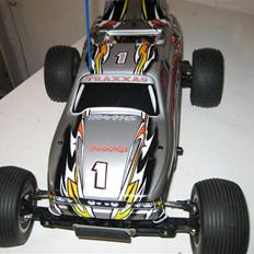 Truck traxxas nitro sport .