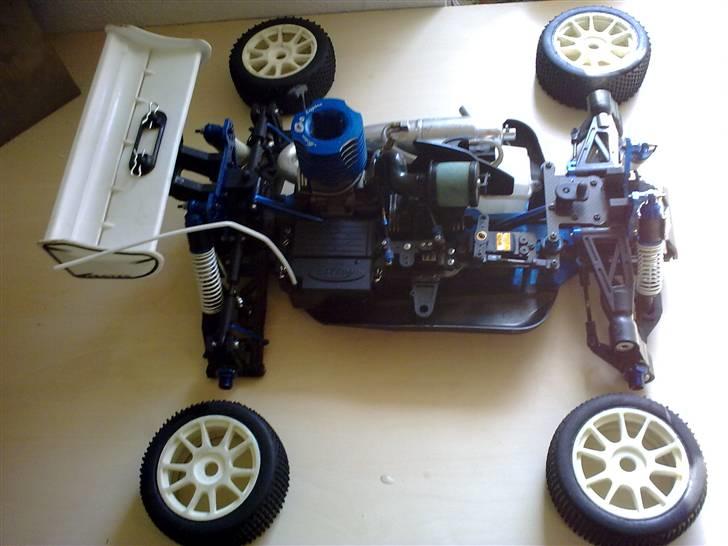 Buggy Carson Specter PRO CY - Fælgende er blevet skrubbet, vil have pladefælge på senere for de her orginale er ikke til at holde rene, samt sten vil sætte sig i klemme i egerne billede 9