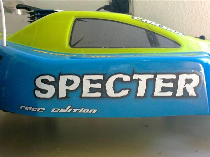 Buggy Carson Specter PRO CY - Her ses de originale mærker der var med, RACE EDITION, hvilket betyder at der er en del carbon og alu hop ups i bilen fra ny billede 17