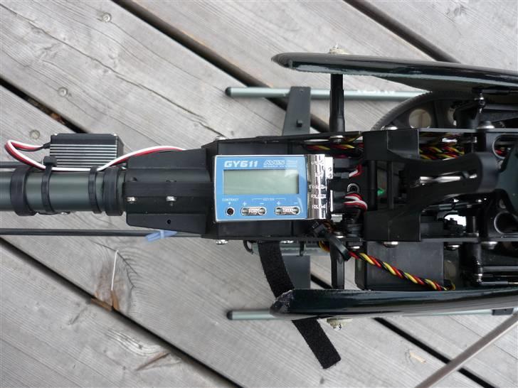 Helikopter T-Rex 600 E   - Panel til Gyro GY 611. Gyroen er monteret på hoved under halen for max beskyttelse. billede 2
