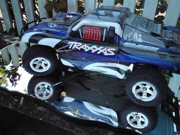 Off-Roader Traxxas Slash - tror det var den jeg fik den billede 1