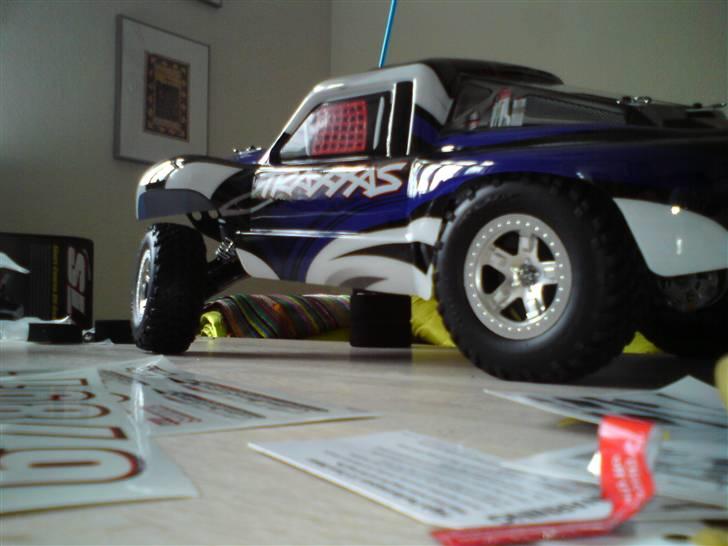 Off-Roader Traxxas Slash - i samme minut som jeg lige hade fået bilen  billede 2