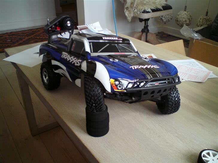 Off-Roader Traxxas Slash - i samme minut som jeg lige hade fået bilen  billede 5