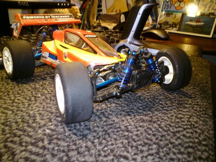 Buggy rc18B FACTORY Team billede 1