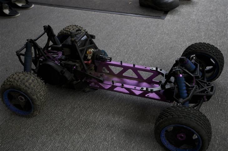Buggy HPI Baja 5B - Her er den skildt lidt ad for at rense og gennemgå den billede 4