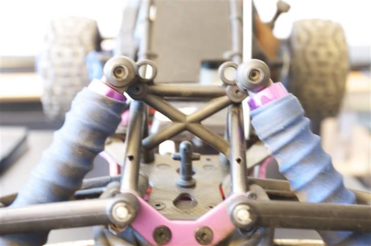 Buggy HPI Baja 5B - Forreste støddæmper tårn før TGN carbon blev monteret billede 7