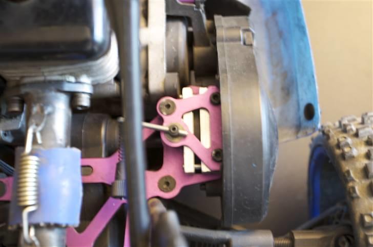 Buggy HPI Baja 5B - Før billede af bremsen inden der blev monteret carbon top og TGN´s leje bøsninger billede 9