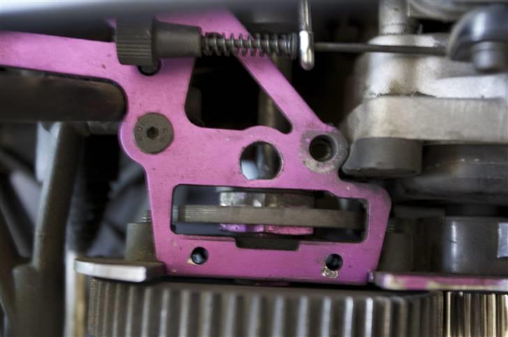 Buggy HPI Baja 5B - Før udfræsningen med en Dremel så det nederste lej kunne komme i billede 11