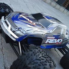 Off-Roader Traxxas Revo 3.3