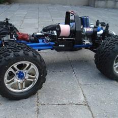 Off-Roader Traxxas Revo 3.3
